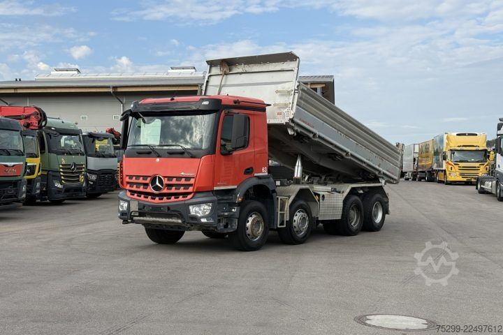 Üç taraflı damperli kamyon Mercedes-Benz Arocs 3243 8x4 Schwarzmüller / Swiss-Vehicle