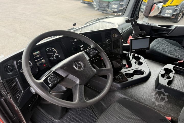Üç taraflı damperli kamyon Mercedes-Benz Arocs 3243 8x4 Schwarzmüller / Swiss-Vehicle