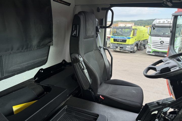 Üç taraflı damperli kamyon Mercedes-Benz Arocs 3243 8x4 Schwarzmüller / Swiss-Vehicle
