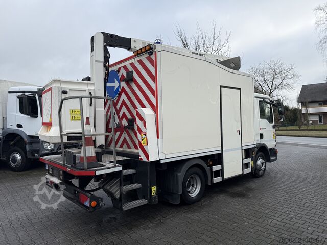 Vrachtwagen met bakwagen MAN TGL 12.180 Koffer mit Ruthmann Versalift 14.90m