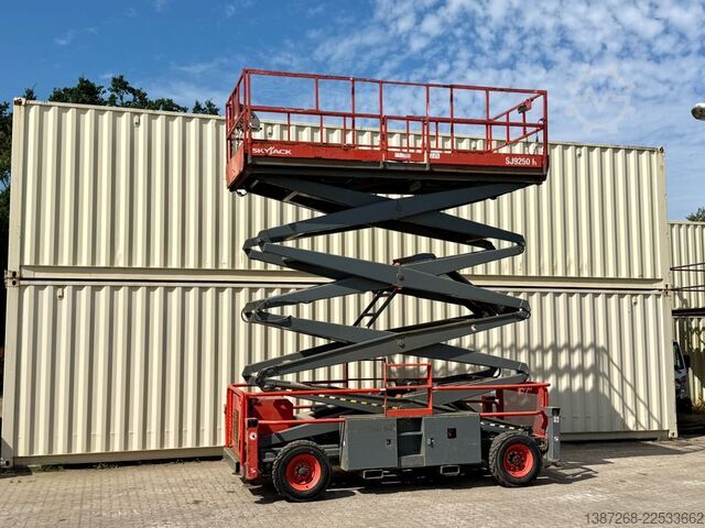 Munkaplatform Skyjack SJ9250RT 4x4 / 17.2 Meter / 2016 BJ