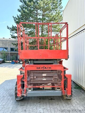 Munkaplatform Skyjack SJ8841RT 4x4 Diesel / 14.3 Meter