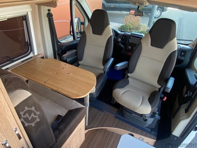 Camper van ROADCAR R 540 - mit Busbiker und Markise