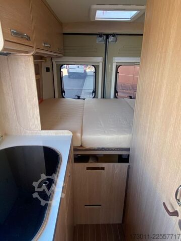 Camper van ROADCAR R 540 - mit Busbiker und Markise