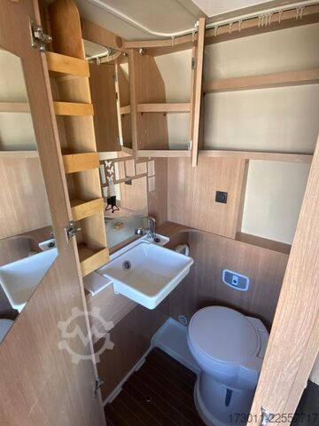 Camper van ROADCAR R 540 - mit Busbiker und Markise