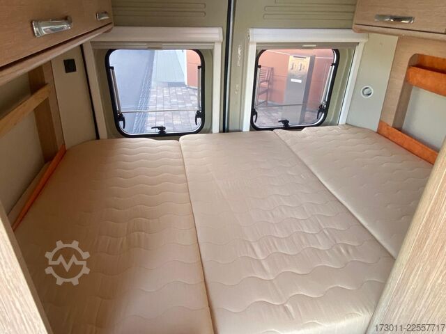 Camper van ROADCAR R 540 - mit Busbiker und Markise