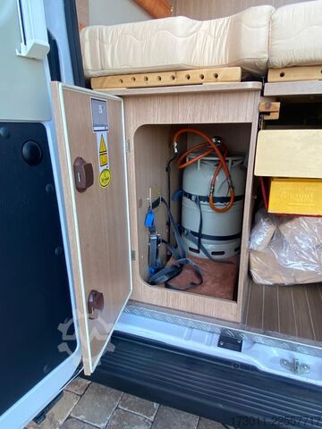 Camper van ROADCAR R 540 - mit Busbiker und Markise