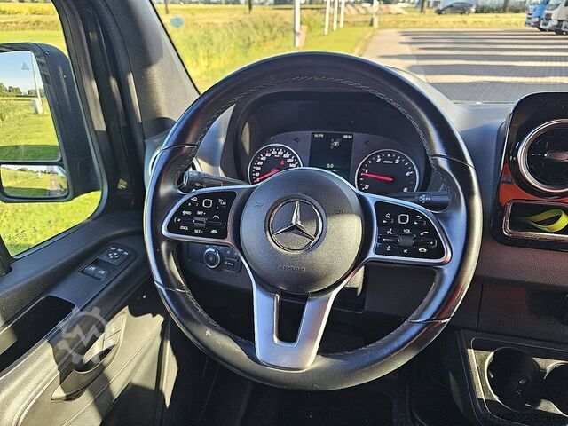 Kombi med högt tak MERCEDES-BENZ SPRINTER 317 L3H2 LED Mbux10!