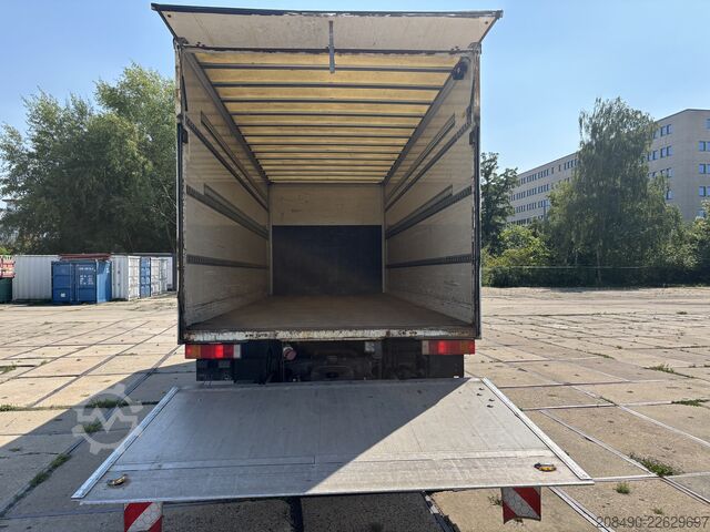Teherautó dobozos felépítménnyel / emelőhátfallal, eltolható ponyvatetővel (FFH), fekvőhellyel. Iveco Euro Cargo 120E28P, FFH 1 Liege