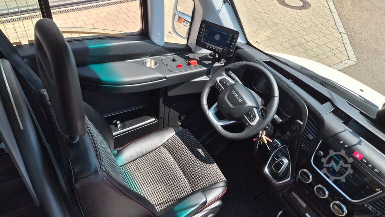 Minibüs IVECO 2x Daily 70 Lagerfahrzeug Ferqui Sunrise 2,5 m B