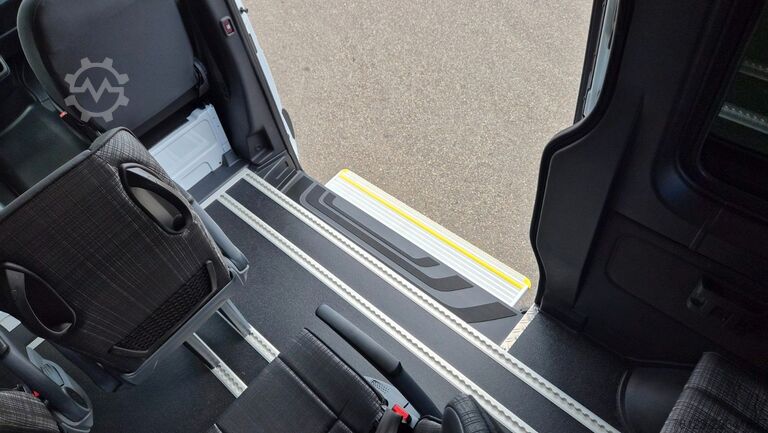 Minibuss MERCEDES-BENZ Sprinter 315 VIP Mobility 23 Airlineboden Lage