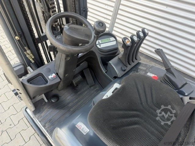 Empilhador eléctrico de 3 rodas Still RX50-15