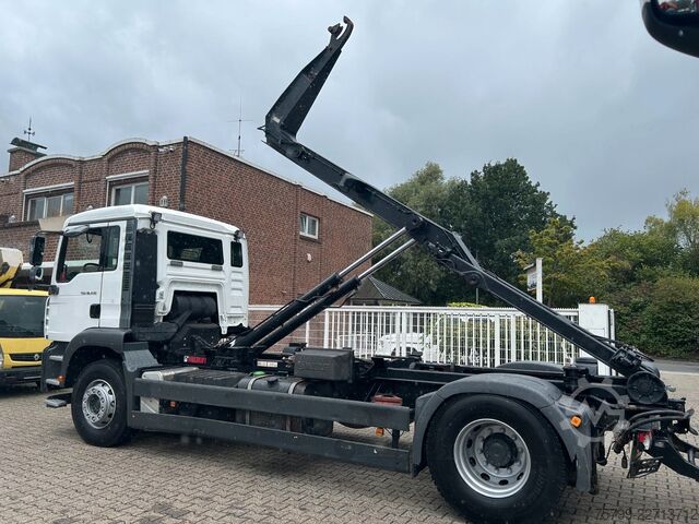Camião porta-contentores de gancho MAN 18.430 Knickhaken-Kranleitung-40 Fuß Container