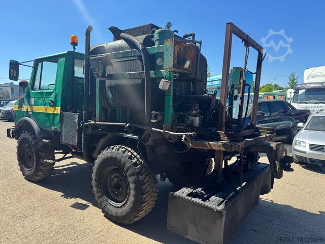 Asphalt-Spritzgerät Unimog 424 **BITUMTANK-GOUDRONEUSE**