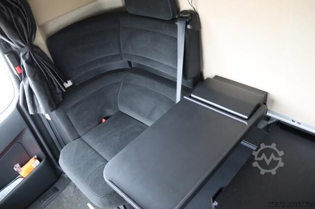Tracteur routier standard Mercedes-Benz Actros 1851 LS