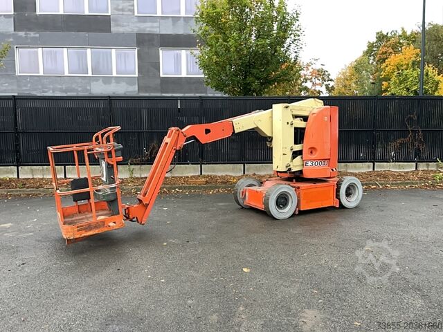 Plataforma telescópica JLG E300AJ (11m)