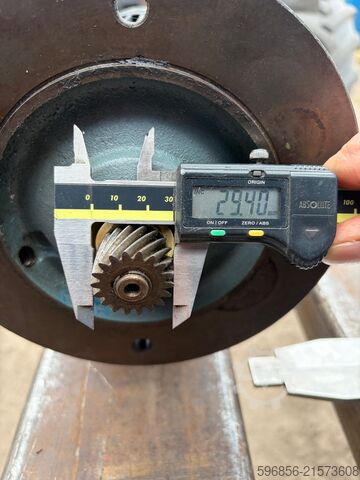  SEW Eurodrive RF73DT80N-4BM motoreduktor 0,75 kW 1380/31 obr B5 hamulec SEW Eurodrive RF73DT80N-4BM motoreduktor 0,75 kW 1380/31 obr B5 hamulec