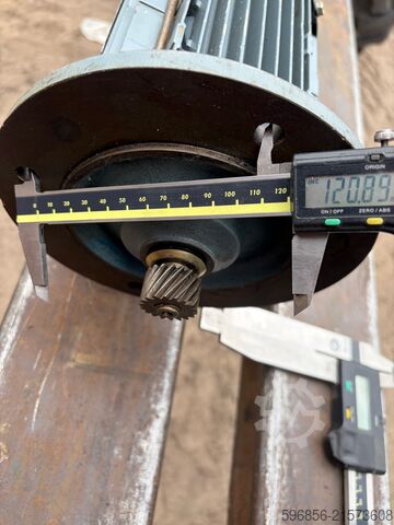  SEW Eurodrive RF73DT80N-4BM motoreduktor 0,75 kW 1380/31 obr B5 hamulec SEW Eurodrive RF73DT80N-4BM motoreduktor 0,75 kW 1380/31 obr B5 hamulec