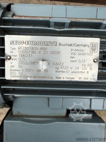  SEW Eurodrive RF73DT80N-4BM motoreduktor 0,75 kW 1380/31 obr B5 hamulec SEW Eurodrive RF73DT80N-4BM motoreduktor 0,75 kW 1380/31 obr B5 hamulec