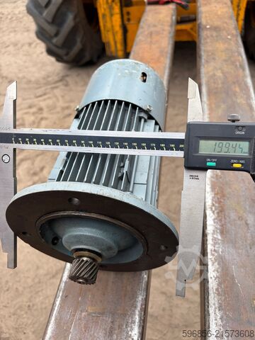  SEW Eurodrive RF73DT80N-4BM motoreduktor 0,75 kW 1380/31 obr B5 hamulec SEW Eurodrive RF73DT80N-4BM motoreduktor 0,75 kW 1380/31 obr B5 hamulec