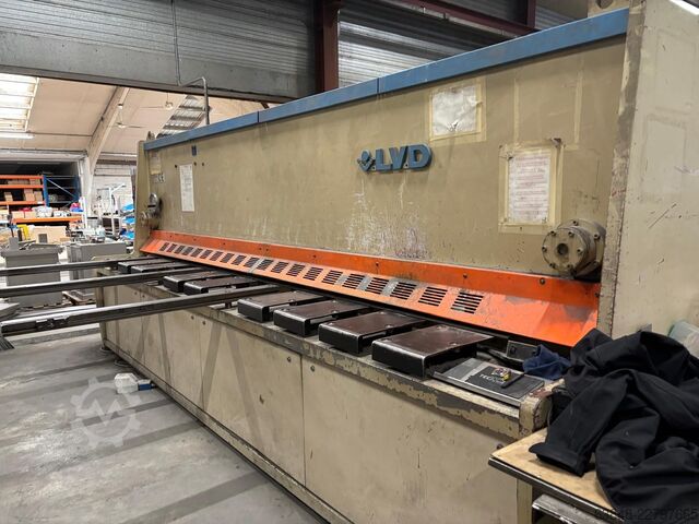 Hydraulisk guillotinesaks LVD HST-C 40/13