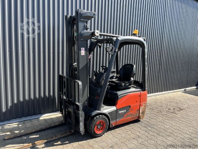 Elektrische vorkheftruck 3 wielen Linde E15-02