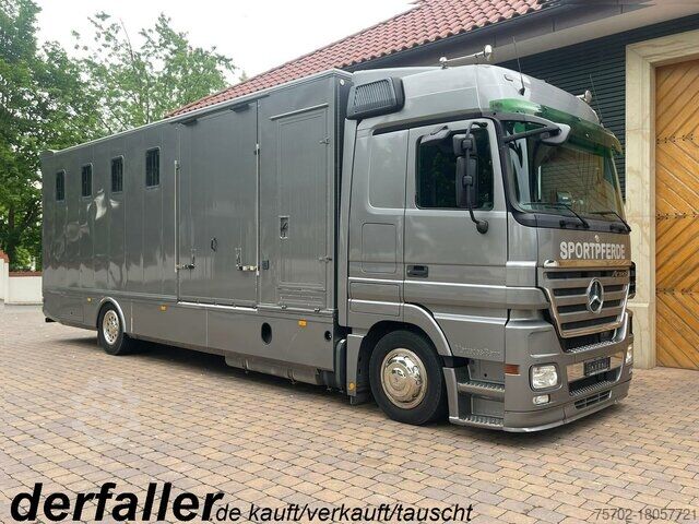 Veewagen Mercedes-Benz Actros 1841 Megaspace 8-9 Pferde