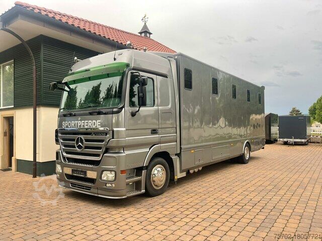 Veewagen Mercedes-Benz Actros 1841 Megaspace 8-9 Pferde