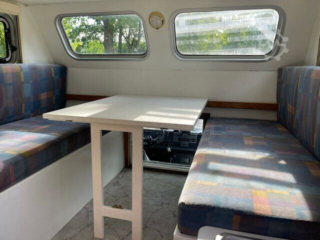 Aangepaste bestelwagen Mercedes-Benz Unimog U 1300 Allrad