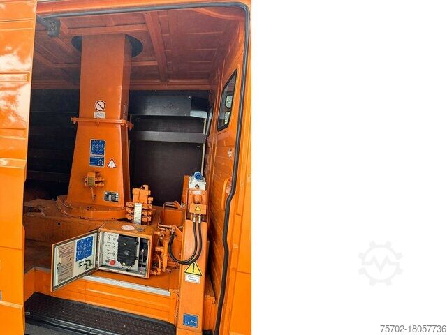 Autocamion cu platformă de lucru Mercedes-Benz 711 mit Ruthmann K 105 Arbeitsbühne