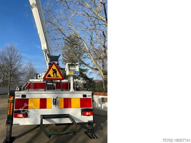 Hoogwerker vrachtwagen Volvo FM9 mit Bronto Skylift E22ALR Arbeitsbühne