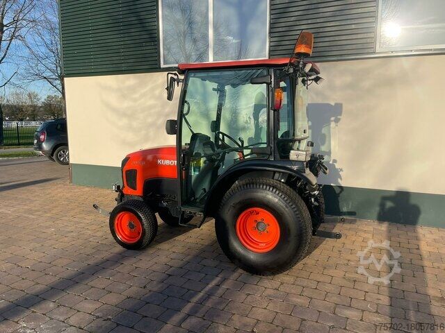 Hofschlepper Kubota STW40 Allrad Schlepper