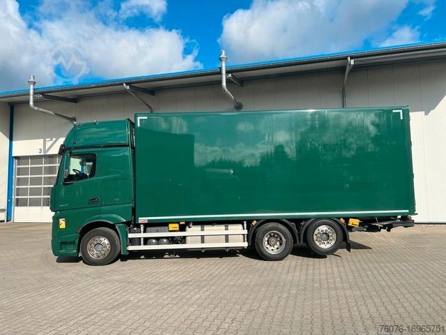 LKW mit Getränkeaufbau MERCEDES-BENZ 2545 LL 6x2/4 Koffer Doppelstock LBW Giga