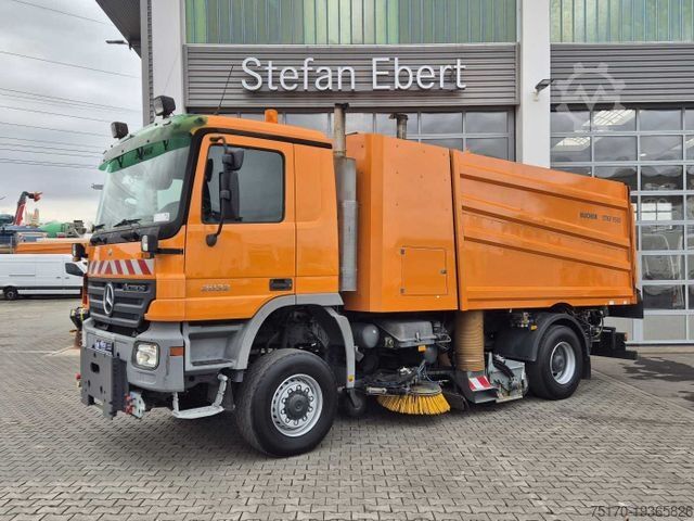 Silniční zametač MERCEDES-BENZ Actros 2032 A 4x4 Bucher STKF 9500 Airport 30x