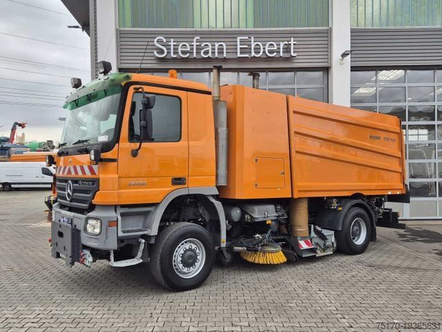 Silniční zametač MERCEDES-BENZ Actros 2032 A 4x4 Bucher STKF 9500 Airport 30x