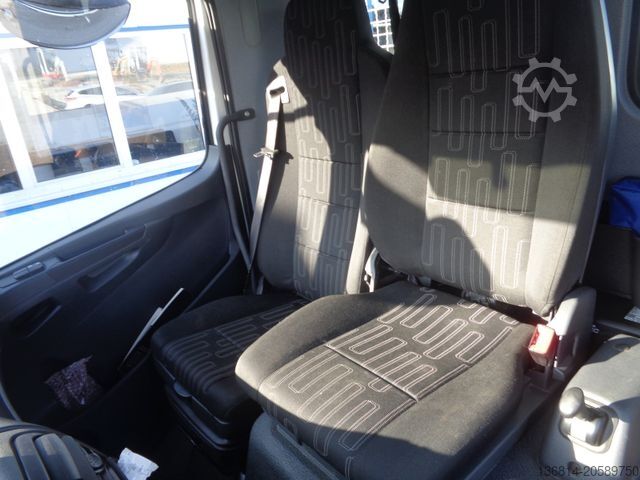 Furgão pick-up MERCEDES-BENZ Atego 821 Palfinger PK4200 Sperre 3-Sitzer