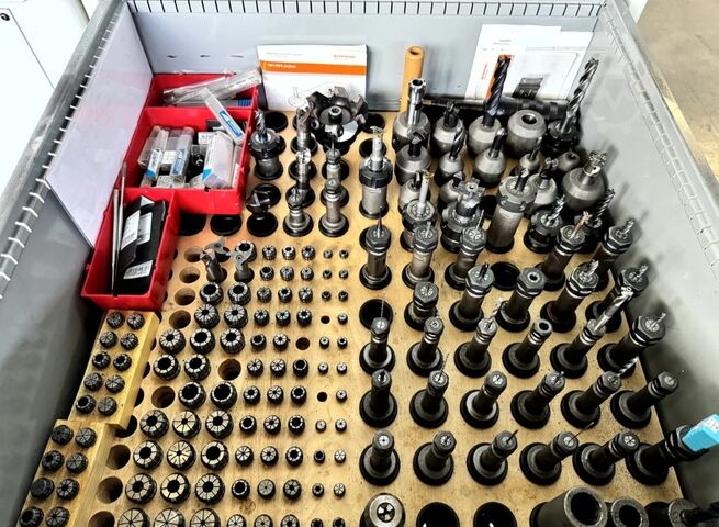 Centro di lavoro verticale FEHLMANN Picomax 55 CNC+60 Werkzeuge-2988h!