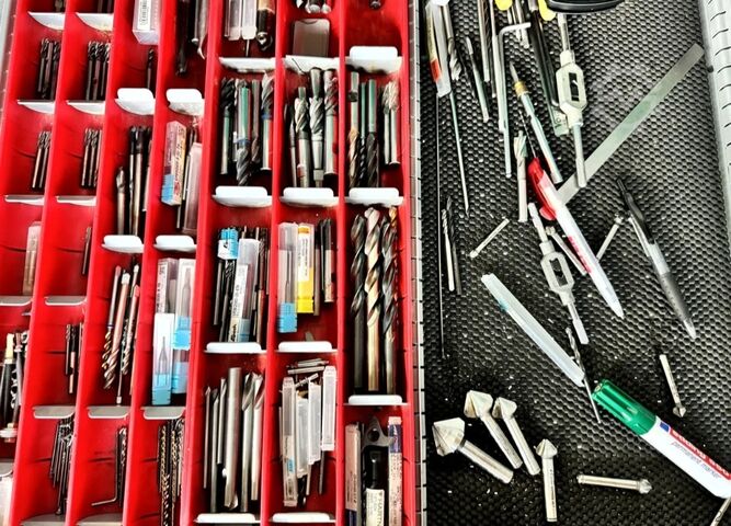 Centro di lavoro verticale FEHLMANN Picomax 55 CNC+60 Werkzeuge-2988h!