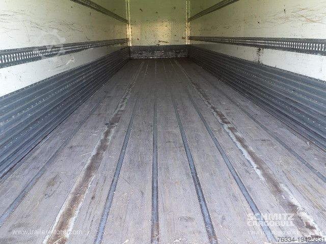 Box-semitrailer Fruehauf Semitrailer Dryfreight Standard Porte relevante