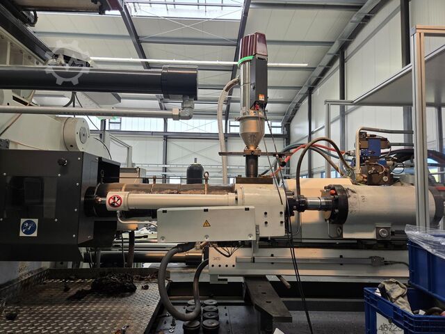 Macchina per stampaggio a iniezione FERROMATIK MILACRON Maxima MM650-3470