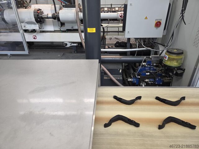Macchina per stampaggio a iniezione FERROMATIK MILACRON Maxima MM650-3470