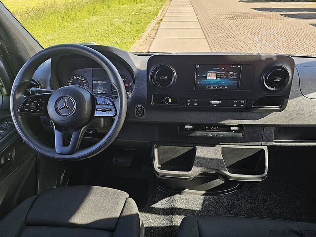 Bestelauto MERCEDES-BENZ SPRINTER 317 L2H2 Mbux RWD Euro6!
