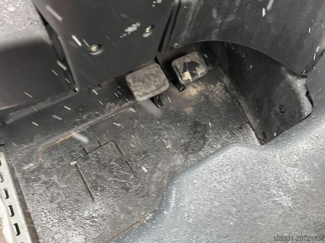 Carrello elevatore elettrico a 3 ruote Linde E14-02