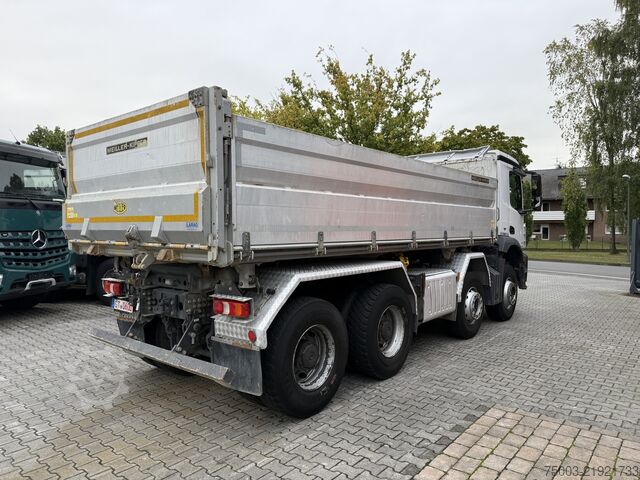 Τρίπλευρο ανατρεπόμενο φορτηγό Mercedes-Benz Arocs 3246K 8X4 Meiller