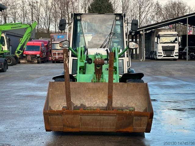 Wheel loader CATERPILLAR 906 H mit Schaufel & Palettengabel