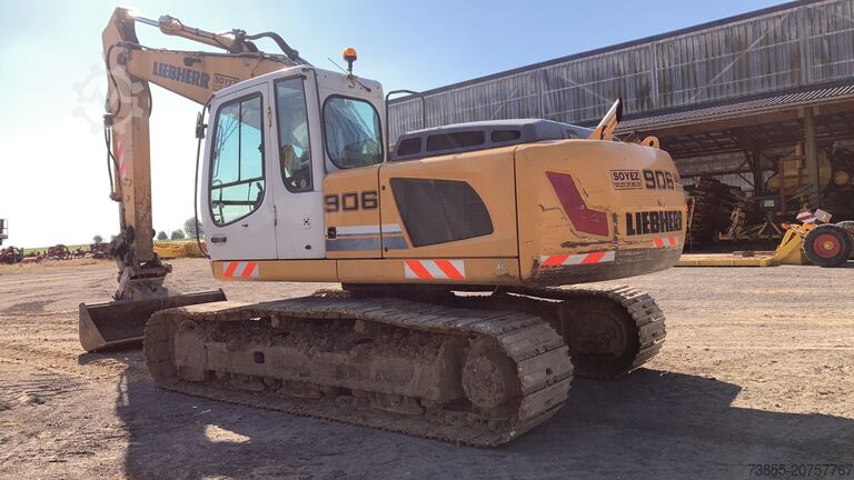 Tracked Excavator Liebherr R906 LC Litronic with two buckets