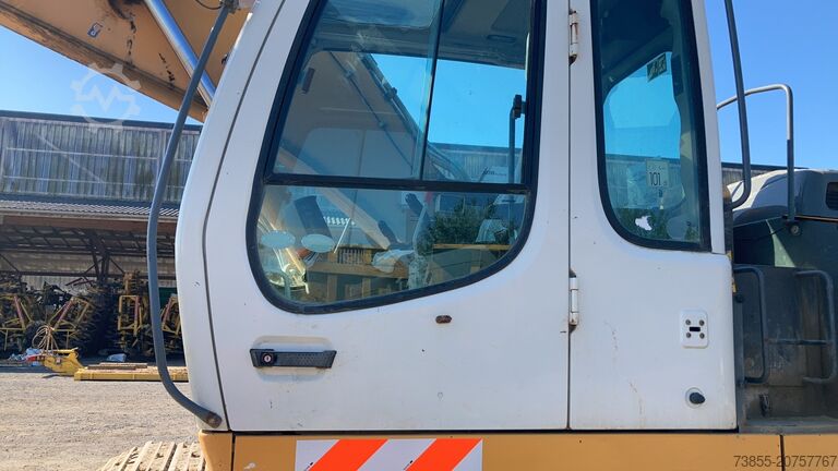 Tracked Excavator Liebherr R906 LC Litronic with two buckets