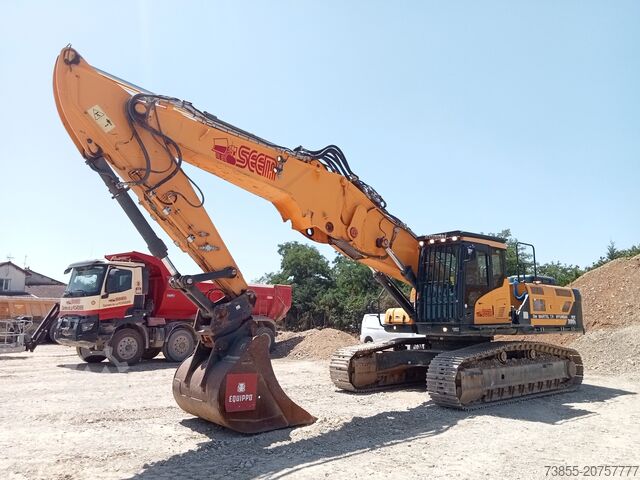 Demolition Excavator Hyundai HX380L with 20m longfront and excavation boom