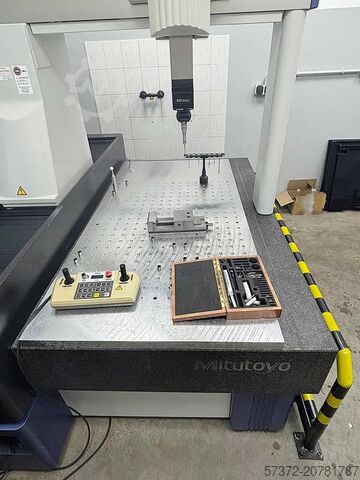 Współrzędnościowa maszyna pomiarowa CNC Mitutoyo Crysta Apex C 7106