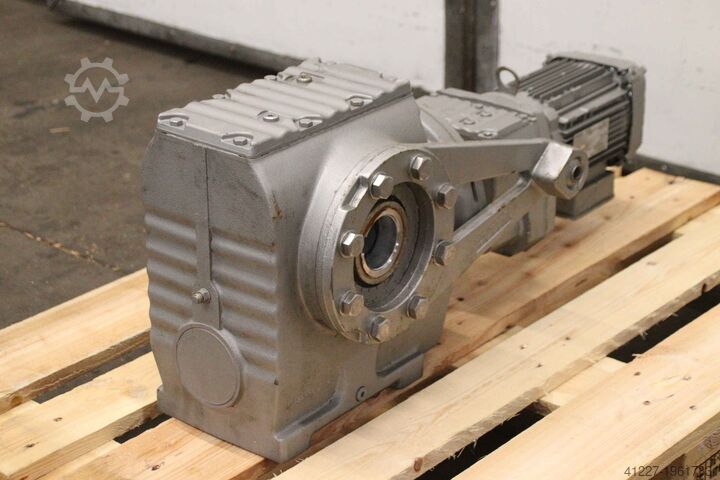 Hajtóműves motor 0,75 kW 1,7 ford/perc SEW-Eurodrive SA87R57DRN80M4